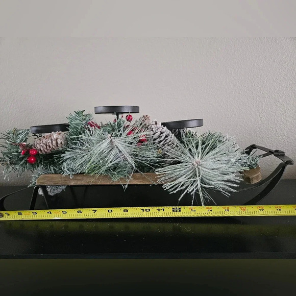 Christmas sleigh frosted pine and red berries candle holder - Picture 10 of 11
